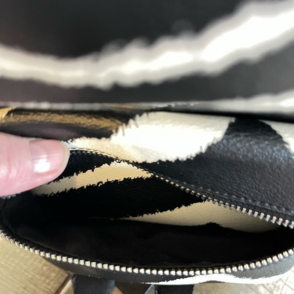 Coach Zebra MN CHRLE 39033 SV/BLACK
Coach Mini Charlie Women's Zebra Print EC - Picture 11 of 16